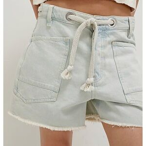 Free People We The Free Moxie Barrel Shorts Size 27 color Bleached NWT